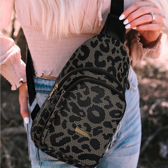 Leopard Print Pick Up Sling Bag - Picture 4 of 6